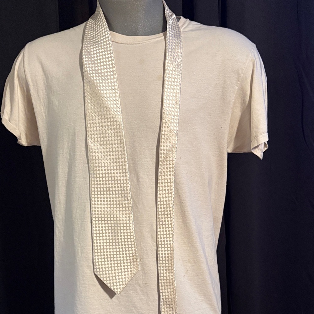 Elegant Cream Patterned Tie for Men